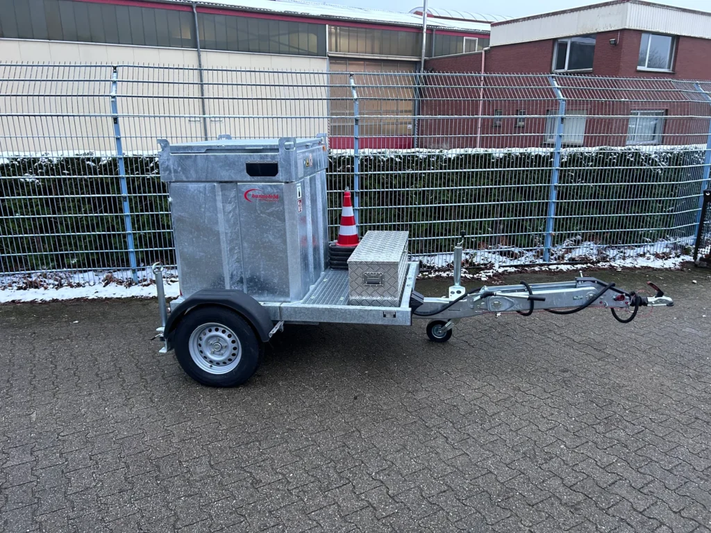 Mobile Tankanlage auf Einachsanhänger, Seitenansicht