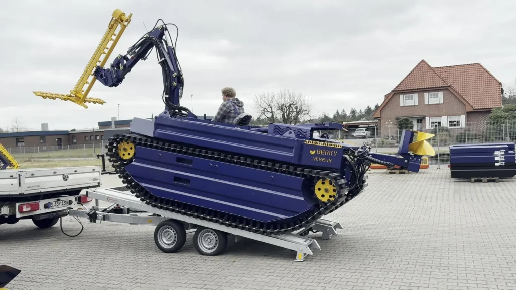 Amphibien-Kettenfahrzeug auf dem bunnefeld-Transportanhänger, Standbild aus dem Kundenvideo